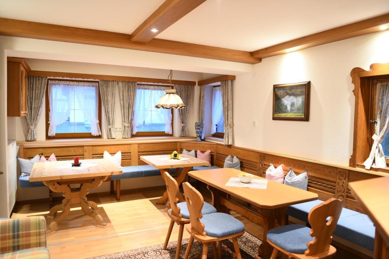 Holzschnitzers Appartements Ehrwald Luaran gambar
