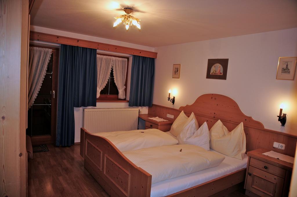 Holzschnitzers Appartements Ehrwald Luaran gambar