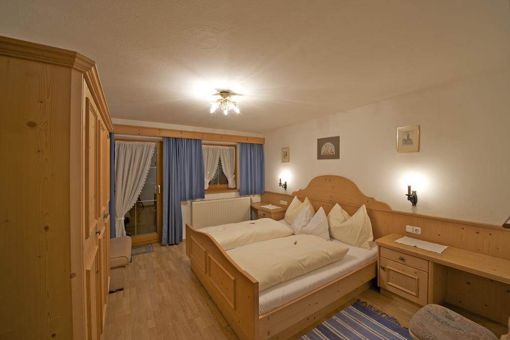 Holzschnitzers Appartements Ehrwald Luaran gambar