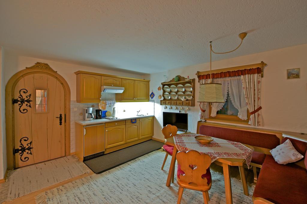 Holzschnitzers Appartements Ehrwald Luaran gambar