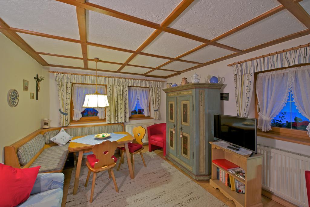 Holzschnitzers Appartements Ehrwald Luaran gambar