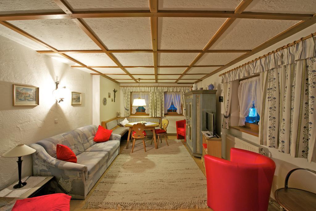 Holzschnitzers Appartements Ehrwald Luaran gambar