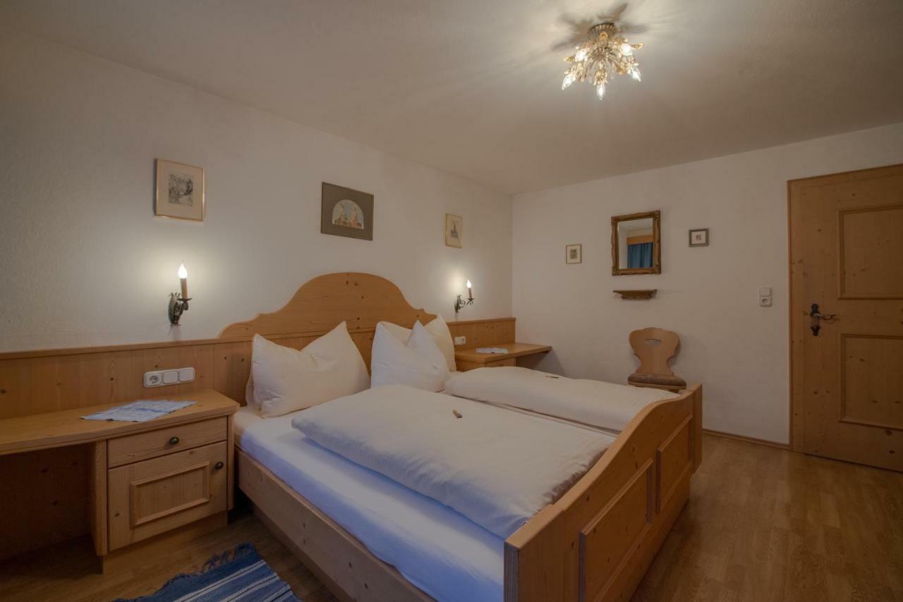 Holzschnitzers Appartements Ehrwald Luaran gambar