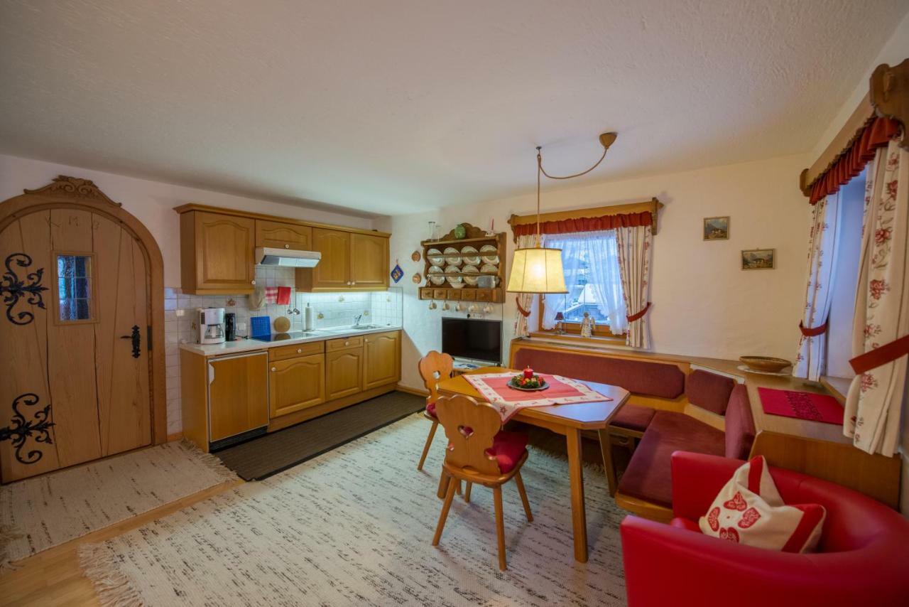 Holzschnitzers Appartements Ehrwald Luaran gambar