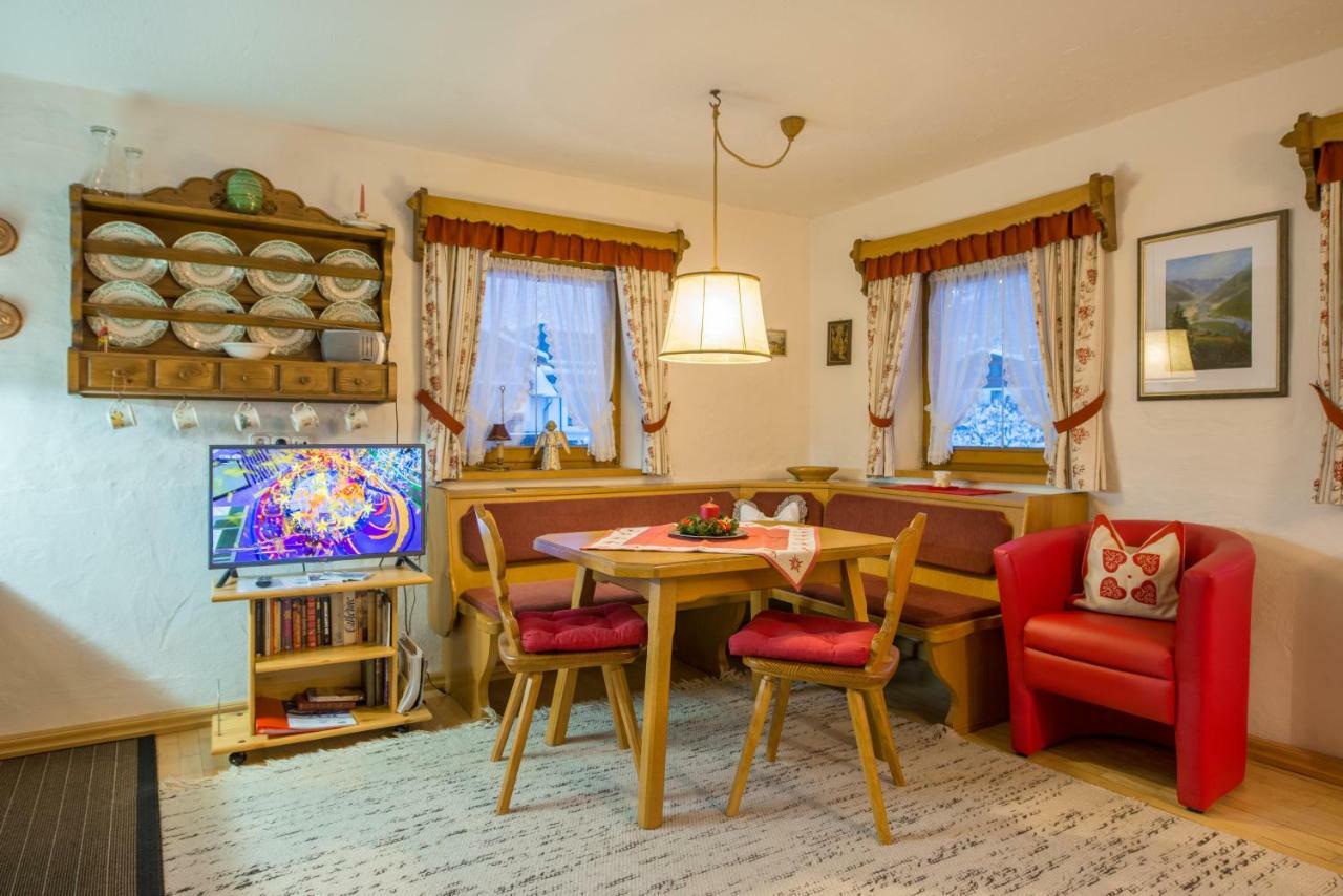 Holzschnitzers Appartements Ehrwald Luaran gambar